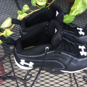 Men’s under Armour football cleats